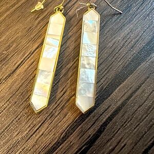 Pearly white earrings from rocksbox